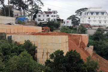 Da Lat Police summon 20 people in connection with fatal landslide