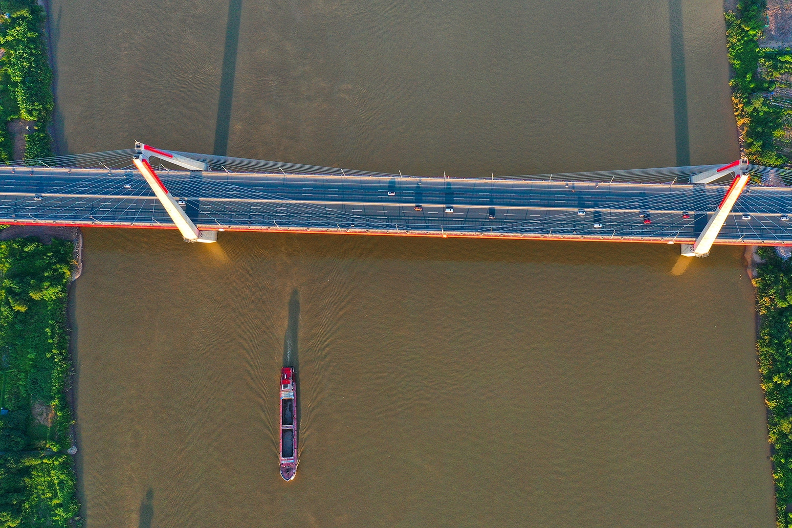 Hà Nội sắp thông xe cầu lớn nhất qua sông Hồng