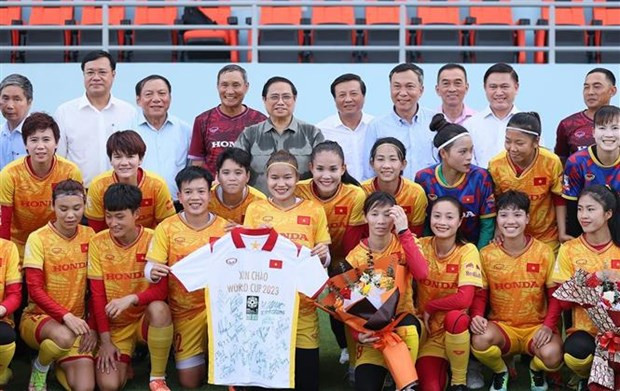PM meets national team ahead of FIFA Women's World Cup finals hinh anh 1