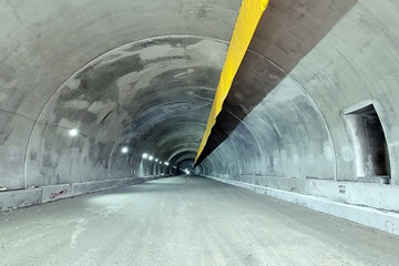 Thông hầm xuyên núi dài nhất cao tốc Bắc - Nam