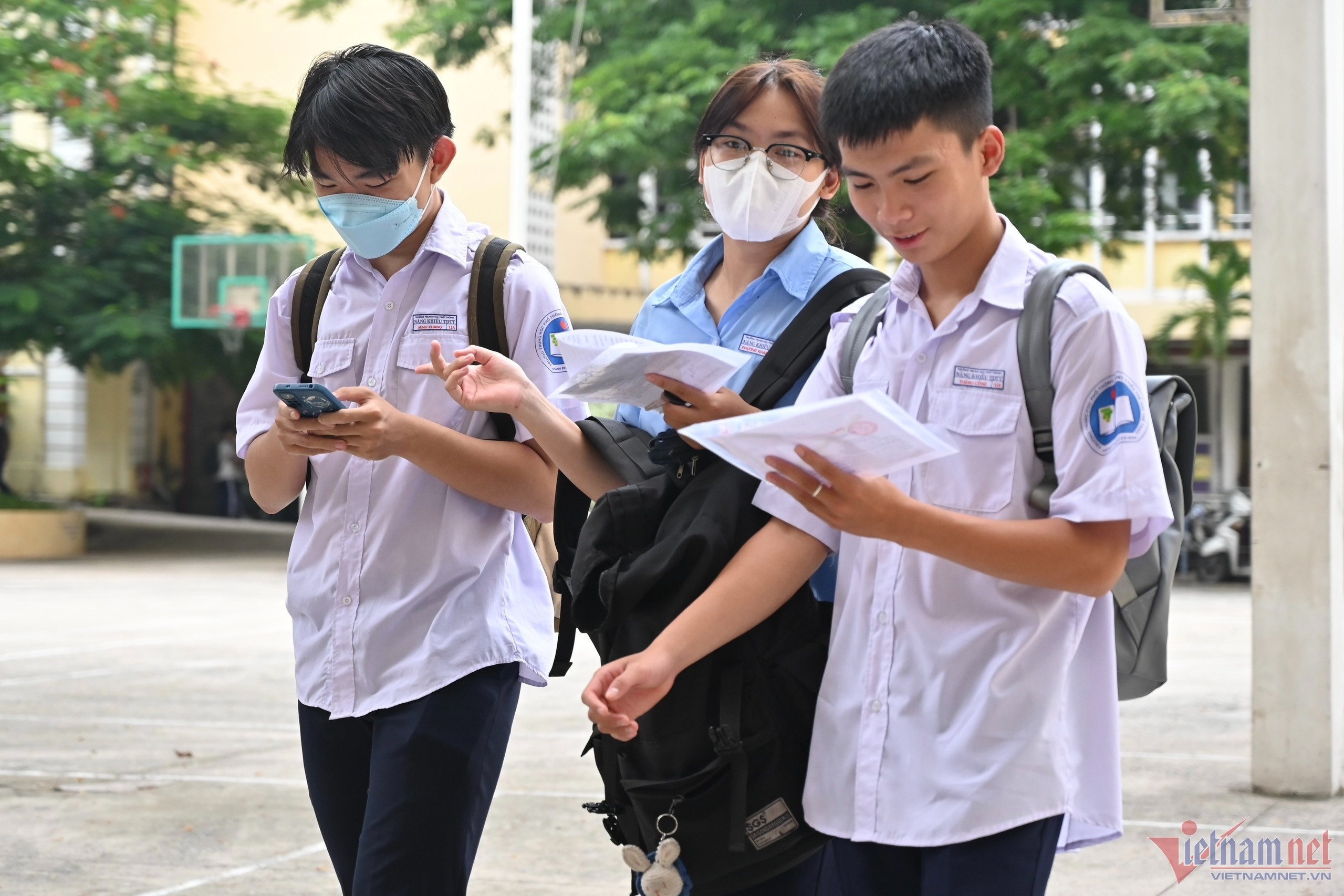 Bùng nổ tranh cãi môn tiếng Anh: Bộ GD-ĐT đang cân nhắc chuyên môn về đáp án