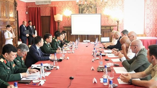 Vietnam, Italy agree to boost defence cooperation hinh anh 1