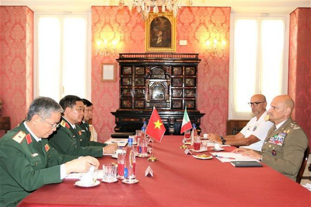 Vietnam, Italy agree to boost defence cooperation hinh anh 3