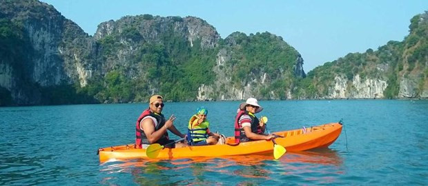 Vietnam hoped to welcome 12 million foreign tourists this year thanks to new visa policy hinh anh 2