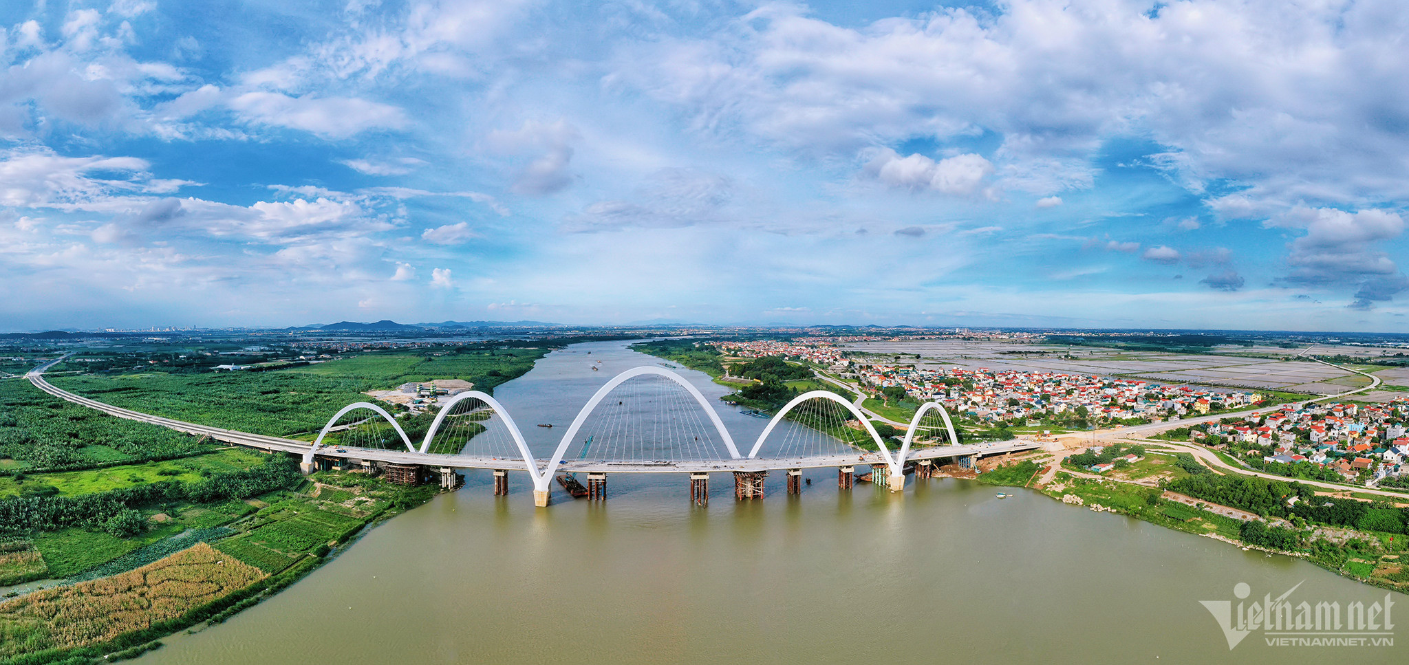 Cây cầu hình rồng cuộn gần 2.000 tỷ đồng ở Bắc Ninh sắp thông xe