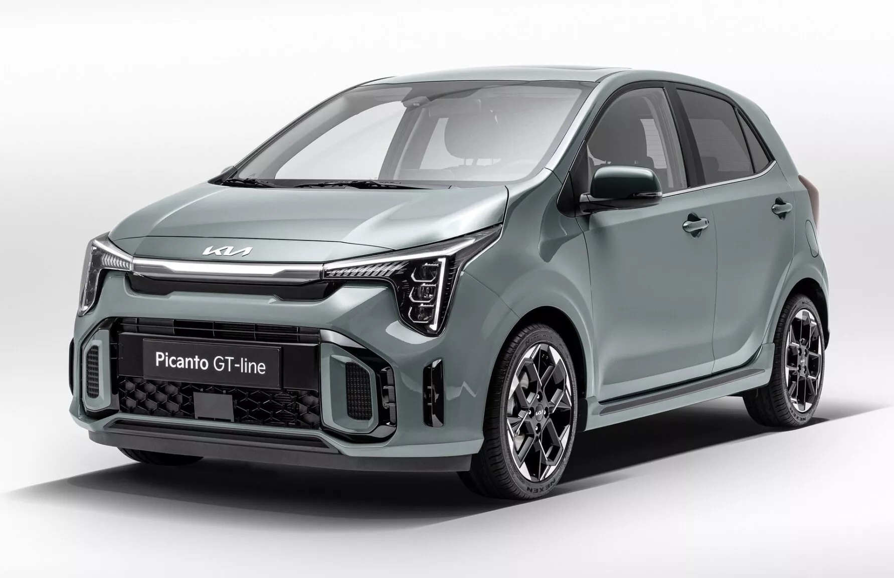 Kia Morning 2024 vừa ra mắt có thêm cửa sổ trời