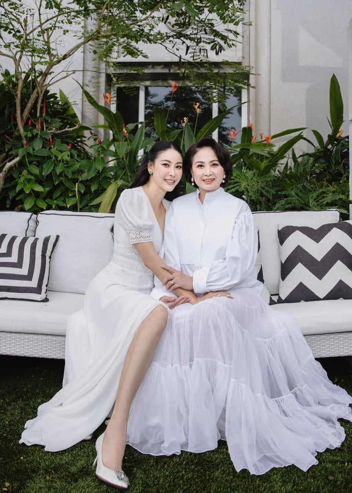 Mẹ ruột Hà Kiều Anh tuổi U70 vẫn trẻ đẹp không kém con gái - 8