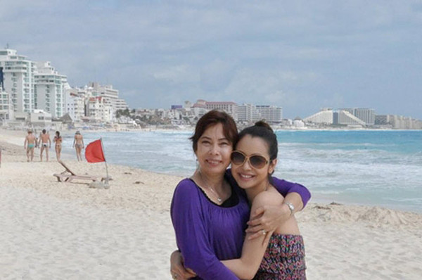 Mẹ ruột sống tại Mỹ của Jennifer Phạm: Nhan sắc trẻ đẹp, sống kín tiếng nuôi cháu ngoại - Ảnh 2.