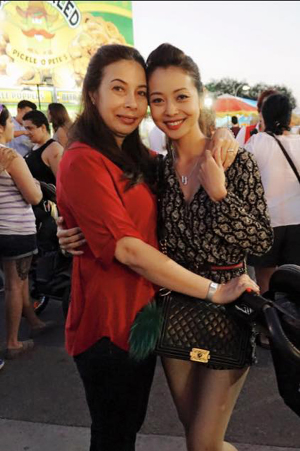 Mẹ ruột sống tại Mỹ của Jennifer Phạm: Nhan sắc trẻ đẹp, sống kín tiếng nuôi cháu ngoại - Ảnh 4.