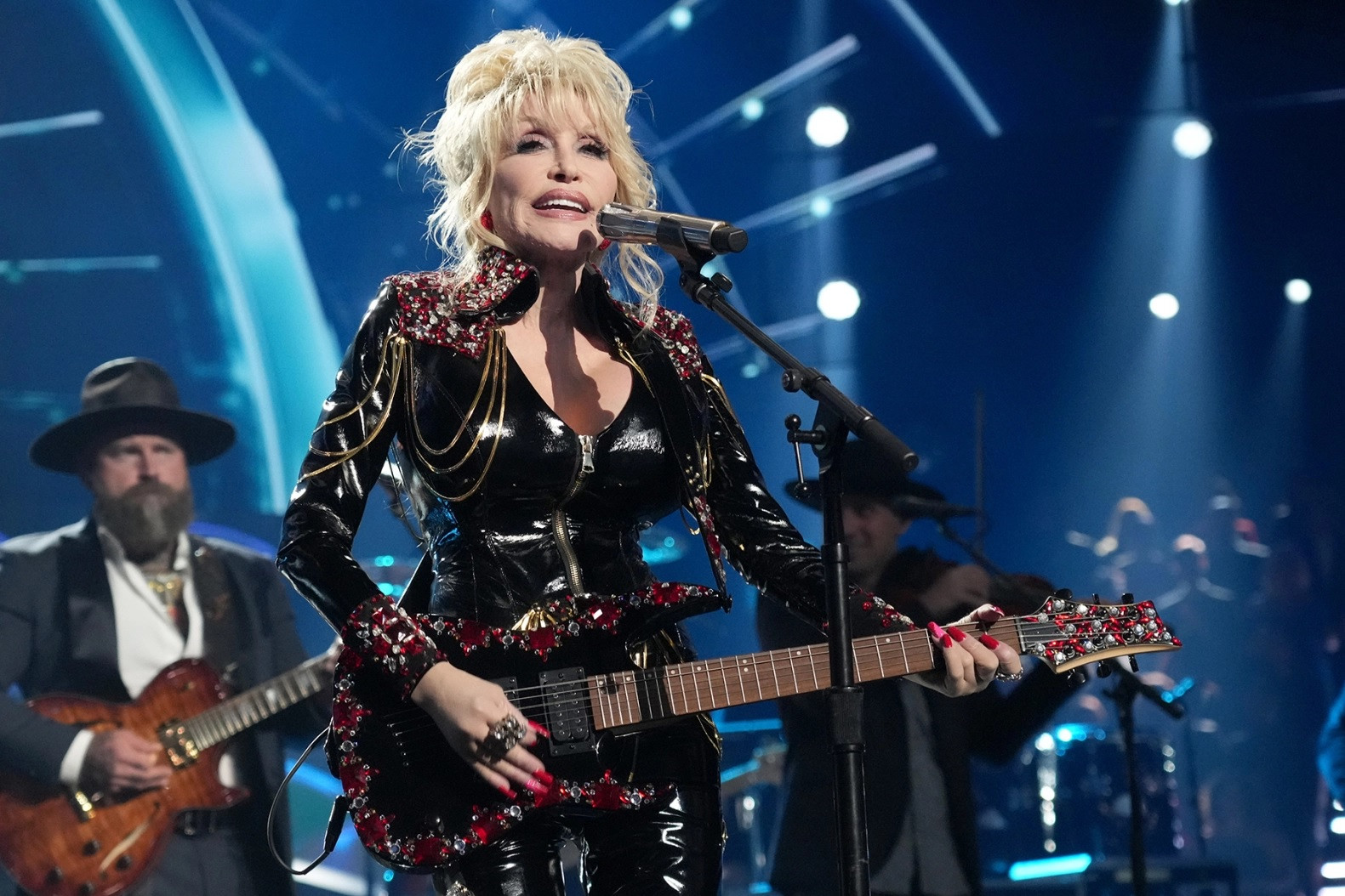 Dolly Parton expresses her honesty about Beyoncé's country music album ...