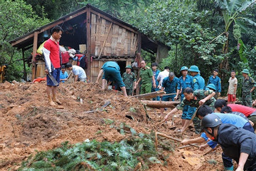 Sạt lở đất ở Hà Giang khiến cặp vợ chồng tử vong, 2 cháu nội bị thương