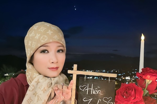 Tuổi 54 của Thanh Thanh Hiền: Nhan sắc trẻ đẹp, lạc quan đón tình yêu cuộc sống