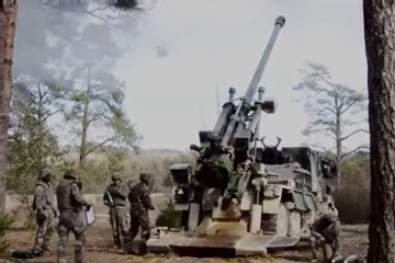 Video pháo tự hành Pháp bắn cháy khí tài Nga ở Ukraine