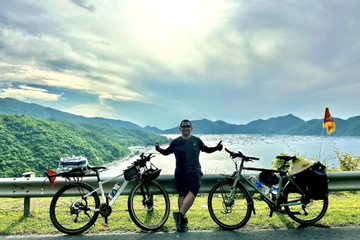 Chàng trai Ninh Bình đạp xe xuyên Việt 74 ngày, nửa năm giảm 30kg
