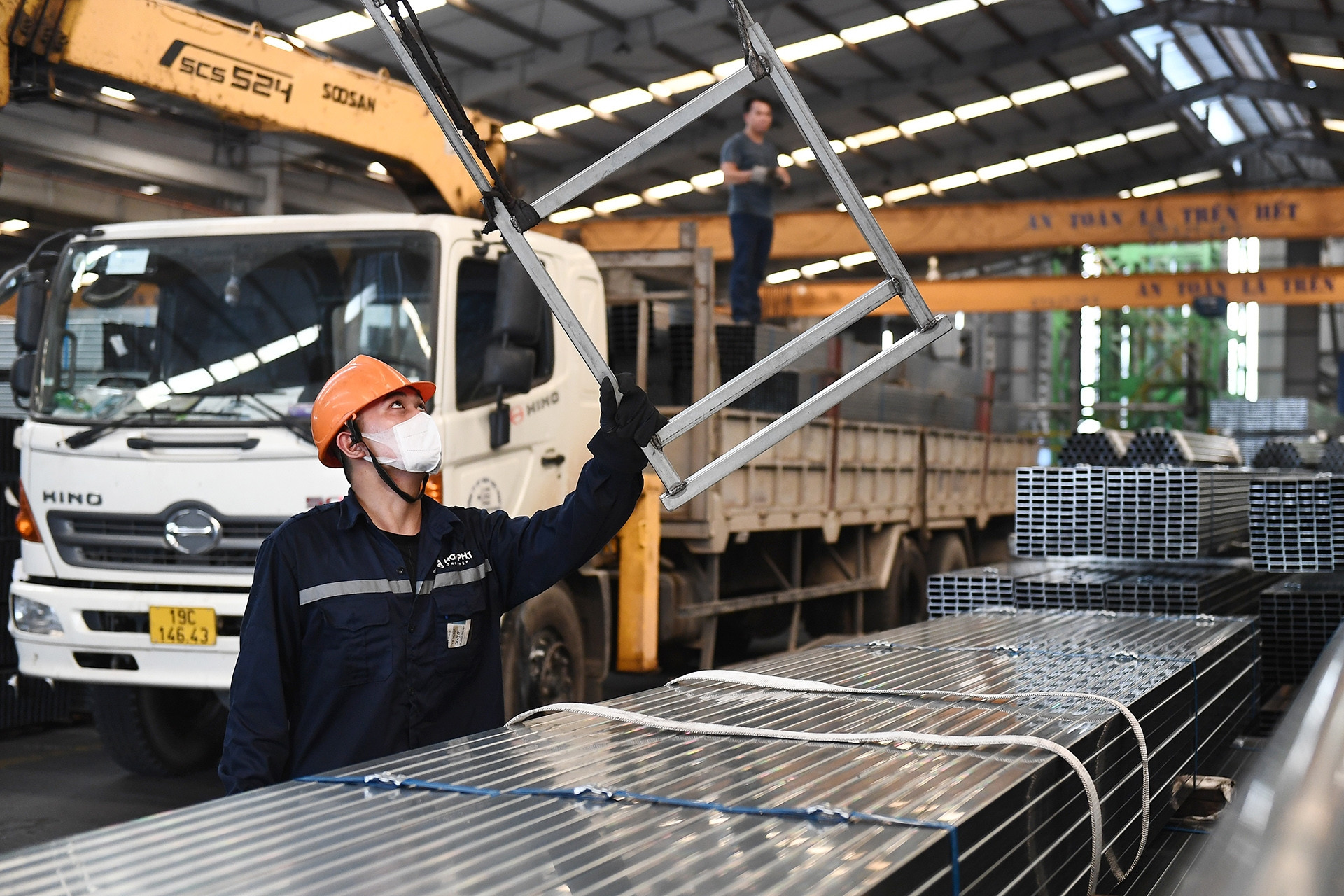 Giá thép giảm lần thứ 13 liên tiếp