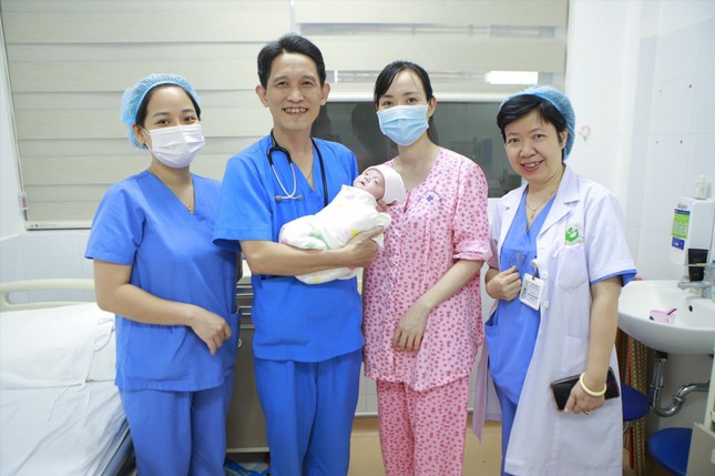 Hanoi hospital saves 400-gram premature baby