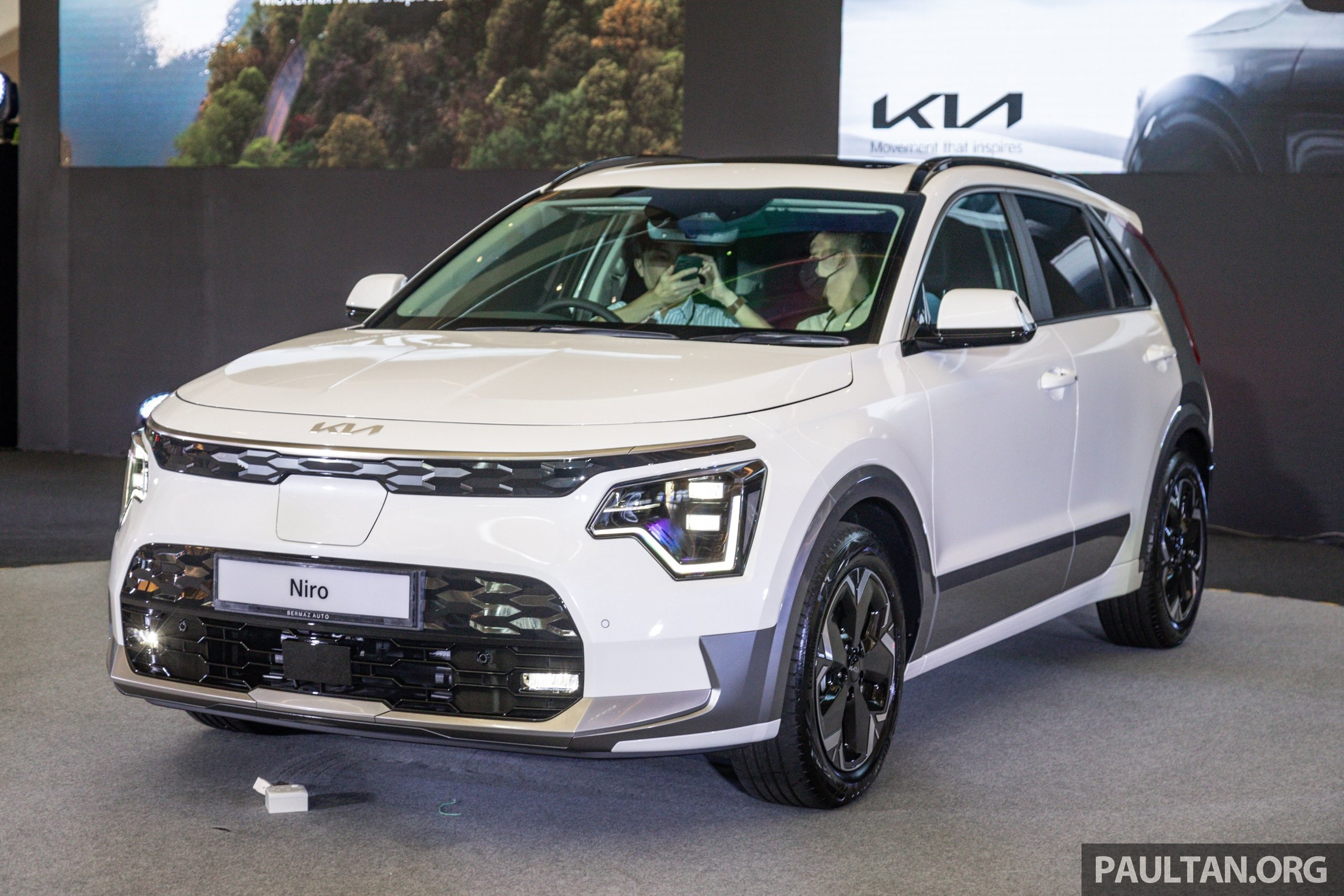 Kia Niro EV 2023 ra mắt tại Malaysia, giá không hề rẻ nếu về Việt Nam