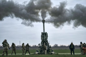 Mỹ sẽ sớm cung cấp bom chùm cho Kiev, NATO có thể triển khai quân tới Ukraine