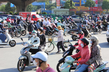 Rào chắn ở đường Nguyễn Trãi: Hàng nghìn xe đi ngược chiều, giao thông hỗn loạn