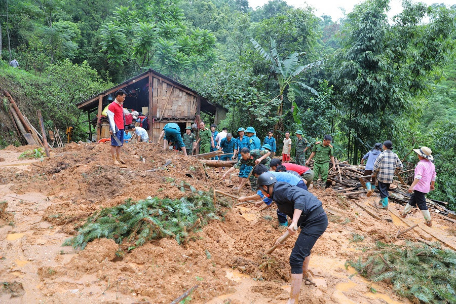 Two killed in Ha Giang house collapse