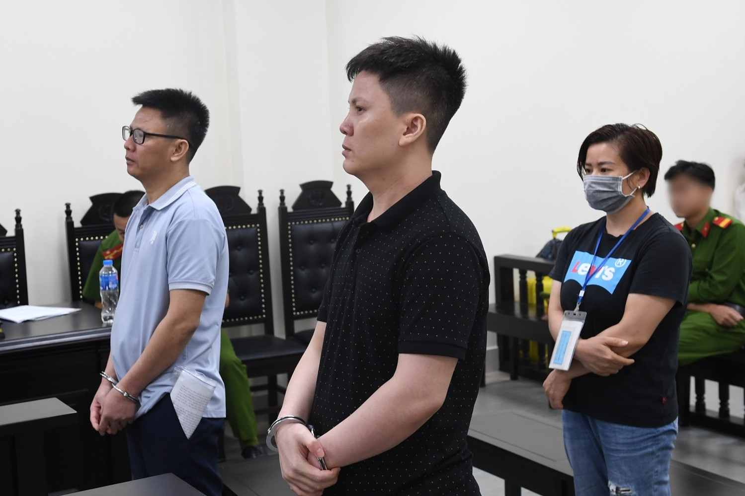 Anh em ruột bị phạt tù vì đưa cặp vợ chồng trốn sang Canada trái phép