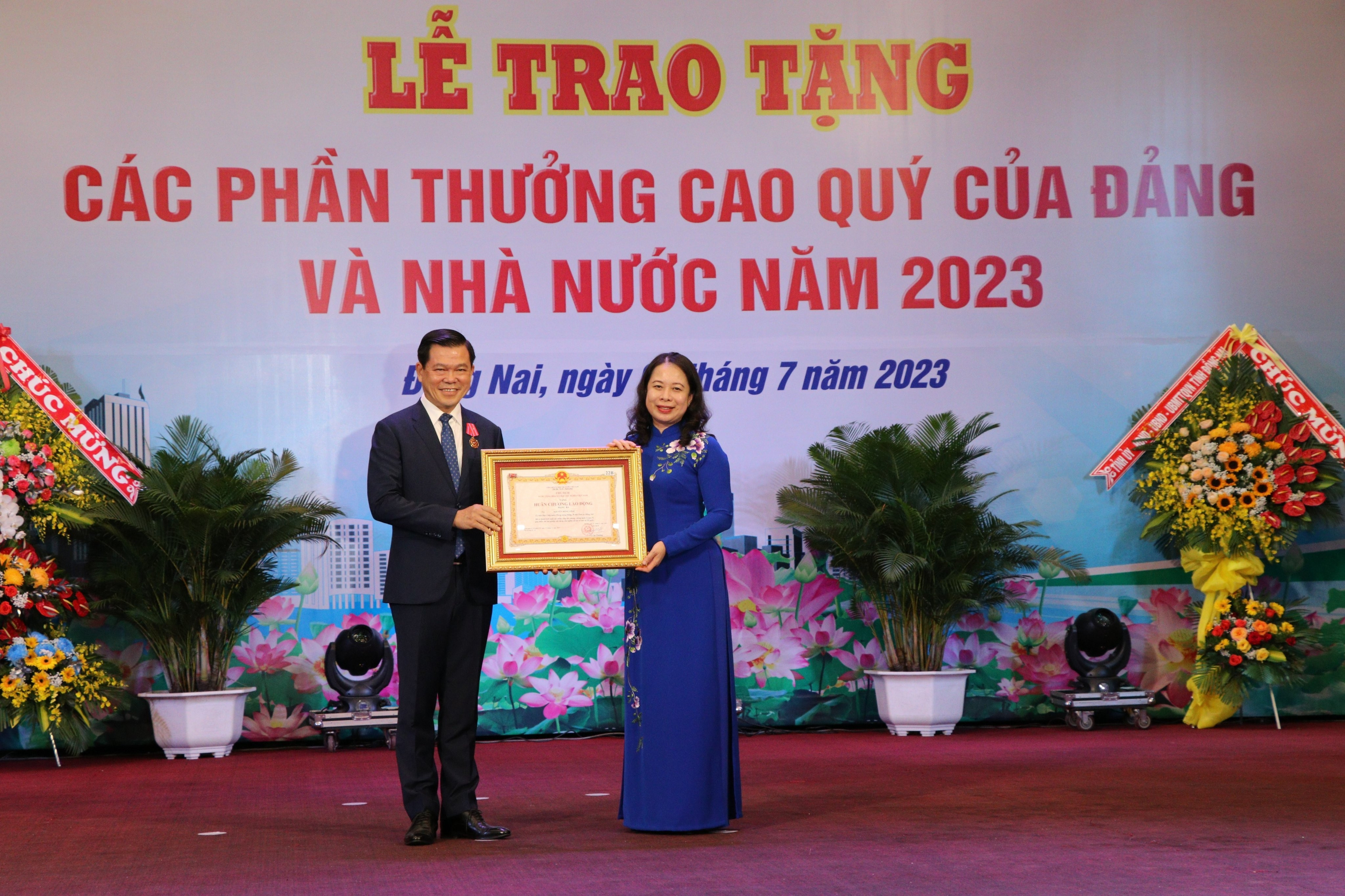 Bí thư Tỉnh ủy Đồng Nai cùng nhiều tập thể, cá nhân nhận Huân chương Lao động