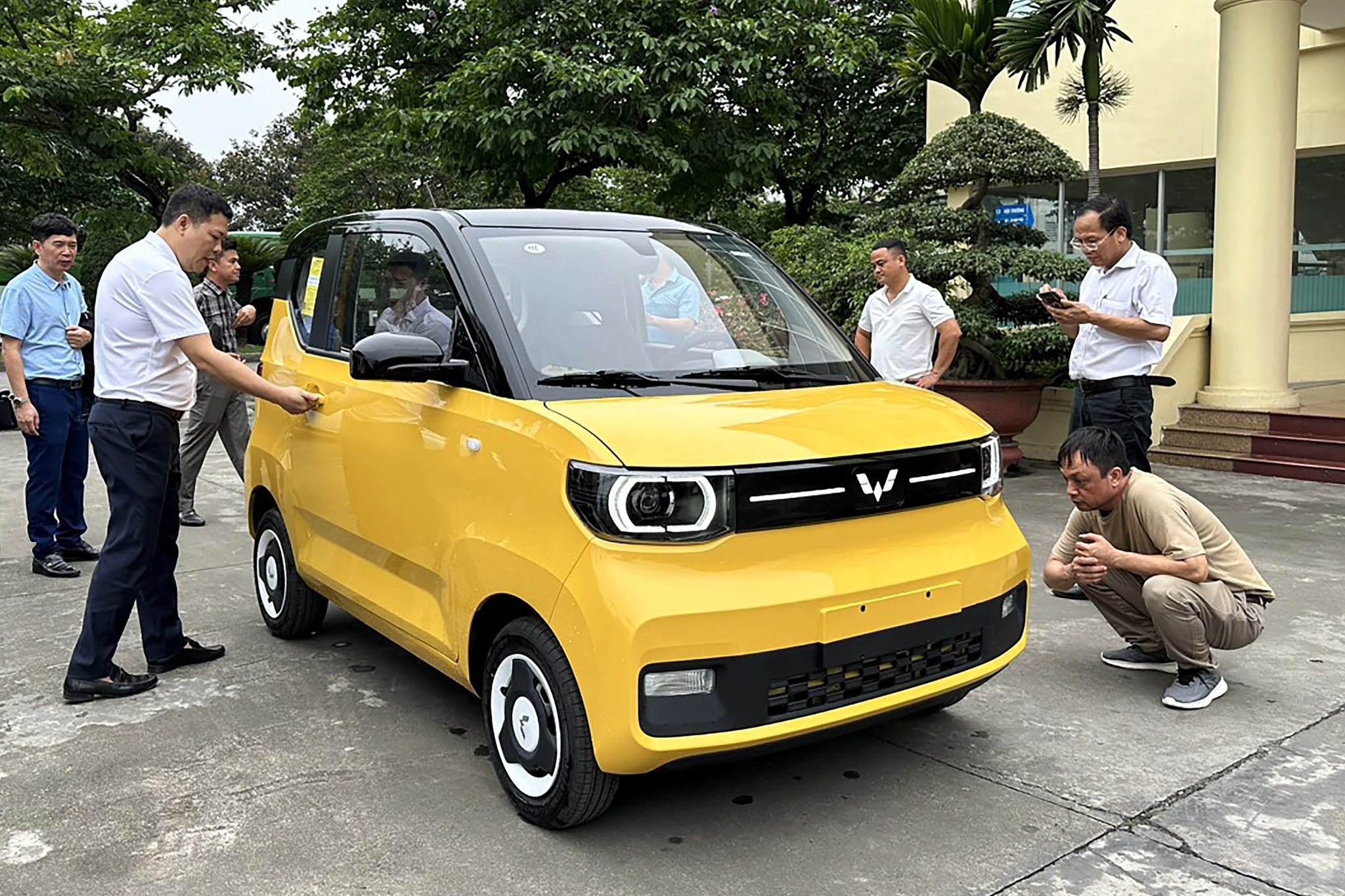 Chinese micro electric cars enter Vietnamese market
