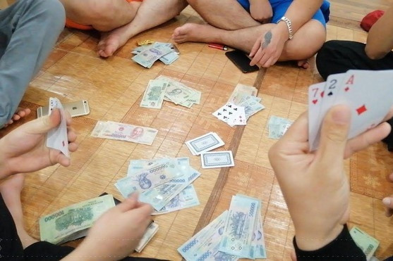 Khởi tố Trạm trưởng kiểm dịch thực vật ở Gia Lai về tội đánh bạc