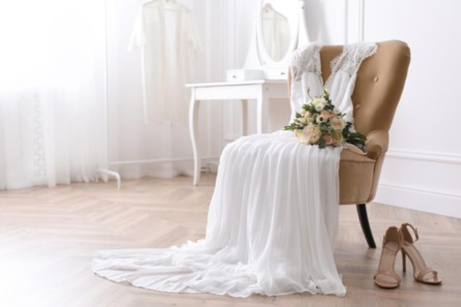 Ngày cưới, phù dâu làm một việc không thể tin nổi với chú rể