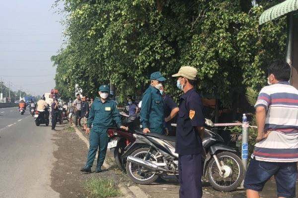 Phát hiện người đàn ông chết trong quán cà phê bên quốc lộ ở Long An
