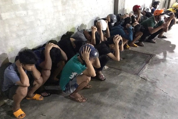 Tạm giữ cả người lẫn phương tiện vụ 20 thiếu niên tụ tập đua xe