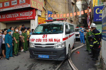 3 người chết trong vụ cháy nhà 6 tầng ở Hà Nội