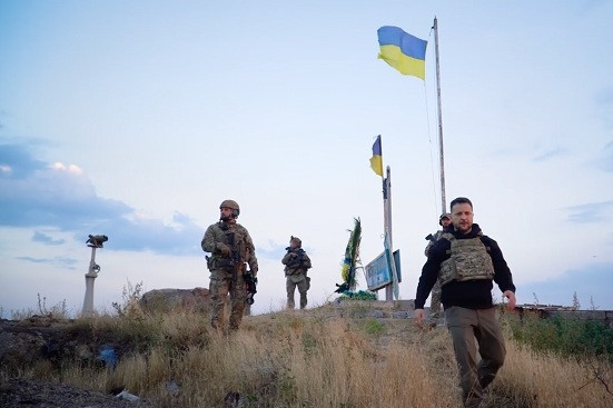 Ông Zelensky thăm đảo Rắn, Nga nói về khả năng đối thoại hòa bình vào mùa thu