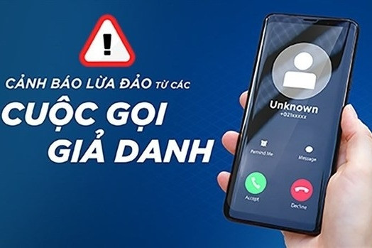 Bị dọa liên quan đến đường dây ma túy, cụ bà mất 200 triệu