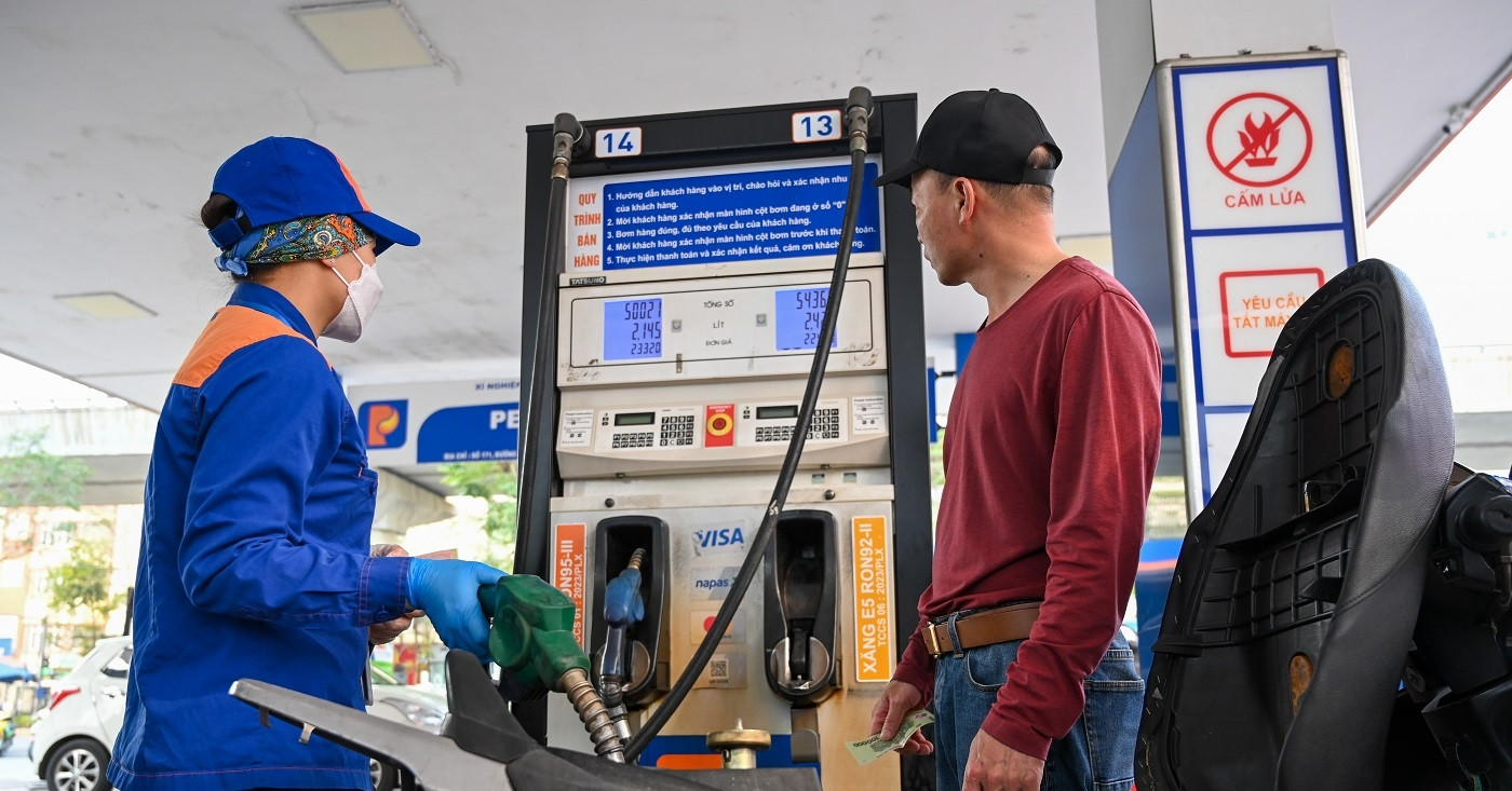 商工省はガソリンとRON95の最高価格が1リットル当たり23,000ドンを超えるシナリオを提案