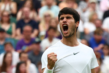 Carlos Alcaraz chật vật đoạt vé vòng 4 Wimbledon