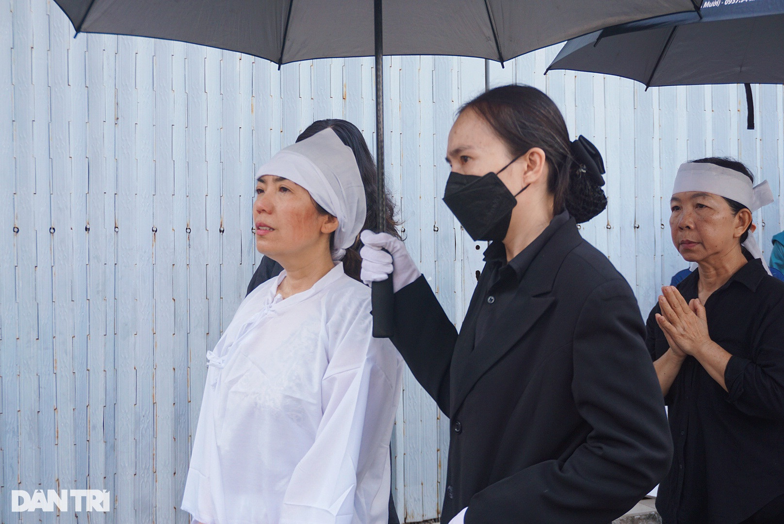 Lễ tiễn biệt nhà thơ Lâm Thị Mỹ Dạ: Con gái từ Mỹ kịp về đưa tiễn - 6