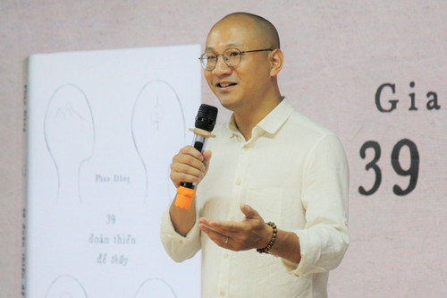 MC Phan Đăng: 'Không xấu hổ khi từng là người đọc kiểu tầm chương trích cú'