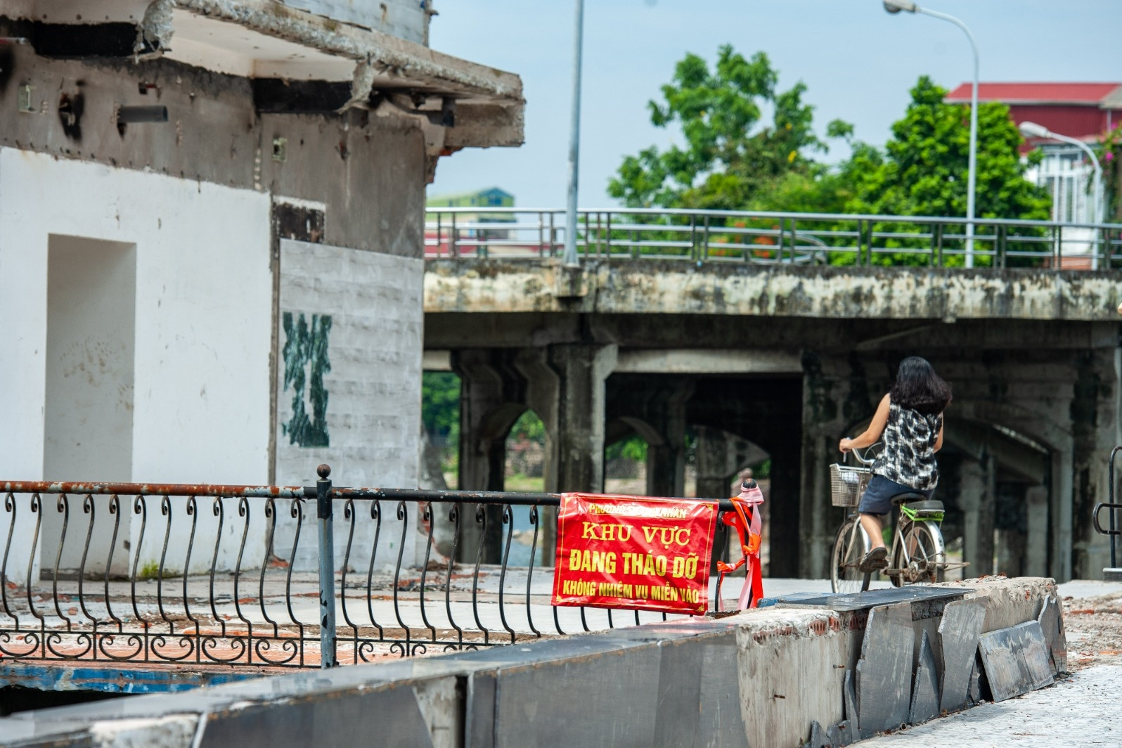 Tiến độ tháo dỡ 'rùa bò' tại các công trình vi phạm ở Công viên Tuổi trẻ