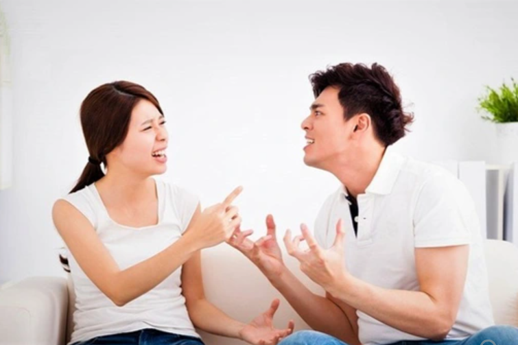 Tôi muốn giữ hết tiền lương, chồng đưa ra điều kiện rất đánh đố