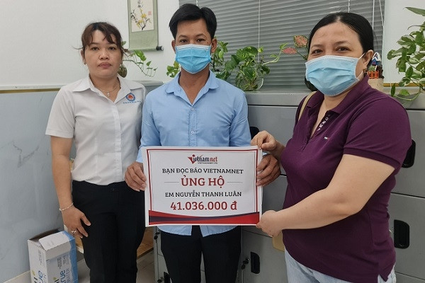 Trao hơn 41 triệu đồng cho thiếu niên bị liệt tứ chi vì tai nạn giao thông