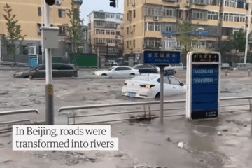 Mưa lớn ở Bắc Kinh,  ít nhất 11 người thiệt mạng, hàng loạt ôtô trôi trên phố