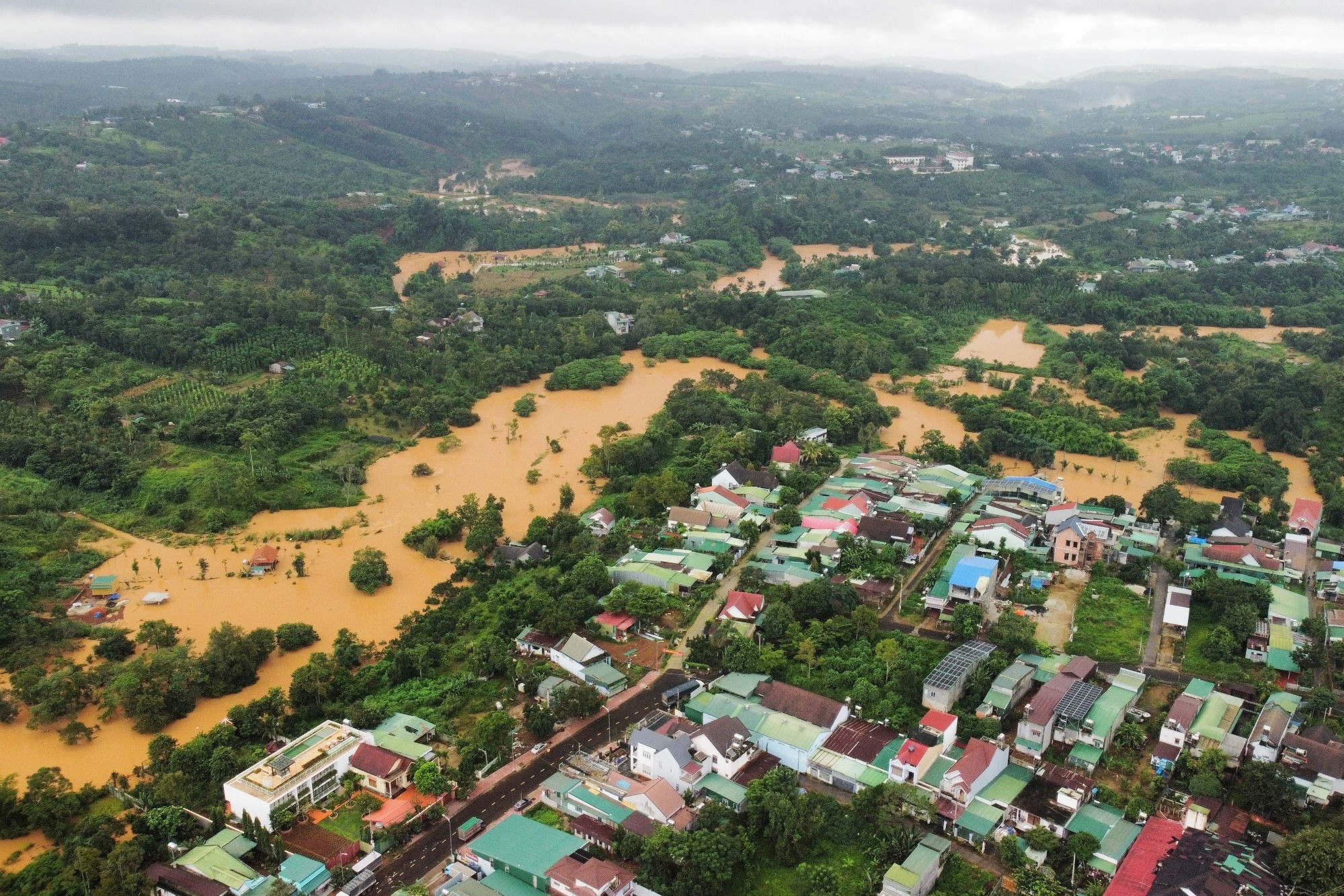 Mưa lớn nhấn chìm hàng ngàn hecta cây trồng ở Đắk Lắk, Đắk Nông