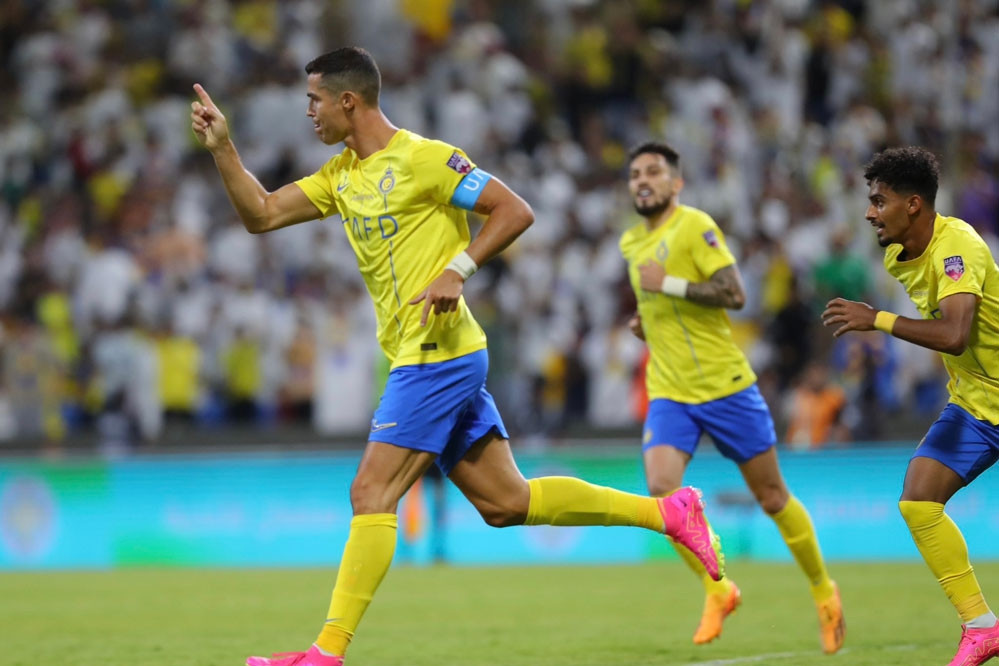 Ronaldo lập siêu kỷ lục ngày Al-Nassr thắng giòn