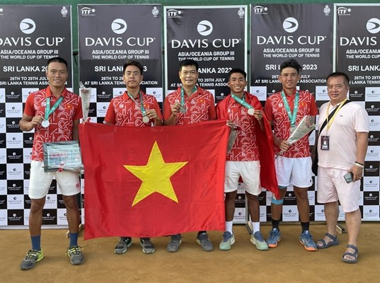 Vietnamese tennis team wins ticket to Davis Cup’s Group II hinh anh 1