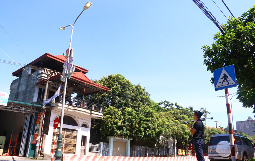 Bé gái Hàn Quốc bất ngờ nổi tiếng nhờ loạt biểu cảm 'khó ở'