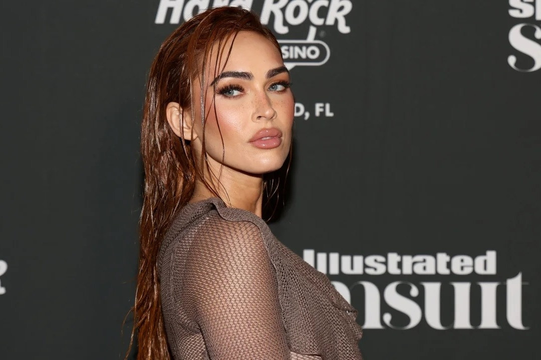 'Bom sex' Megan Fox: Câu chuyện về ngón tay khoèo, làm thơ về 'trai đẹp'