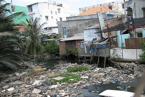HCM City canals still face pollution due to untreated wastewater
