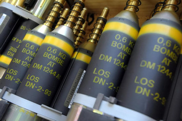 Kiev gửi Mỹ báo cáo sử dụng bom chùm, Đức cập nhật vũ khí cung cấp cho Ukraine