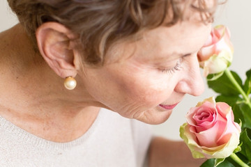 Mất khứu giác có thể là một trong những dấu hiệu cảnh báo sớm bệnh Alzheimer